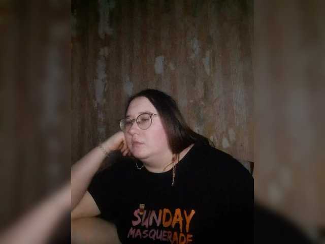 Linavia's BongaCams show and profile