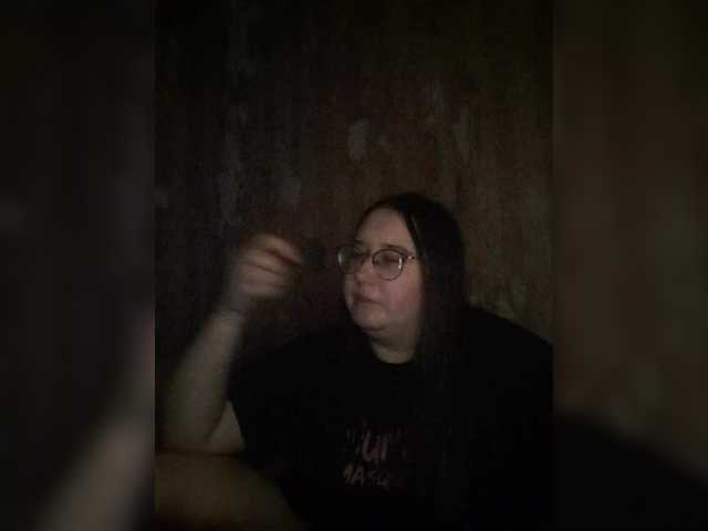 Linavia's BongaCams show and profile