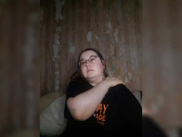 Linavia's BongaCams show and profile