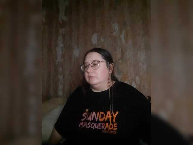 Linavia's BongaCams show and profile