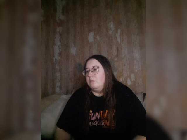 Linavia's BongaCams show and profile