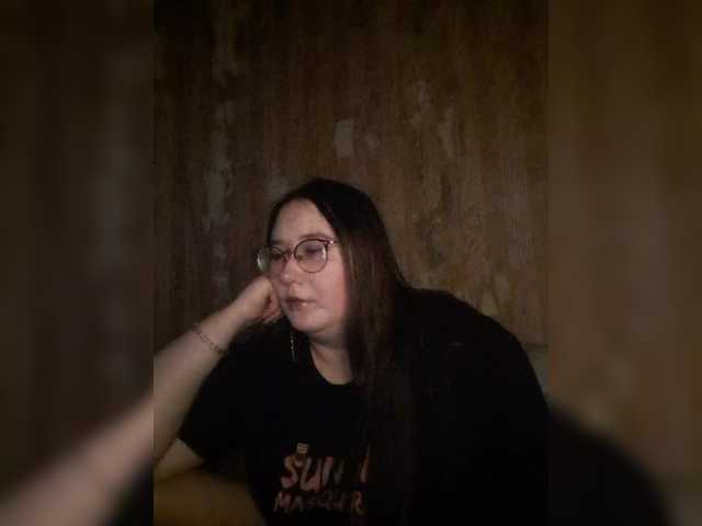 Linavia's BongaCams show and profile