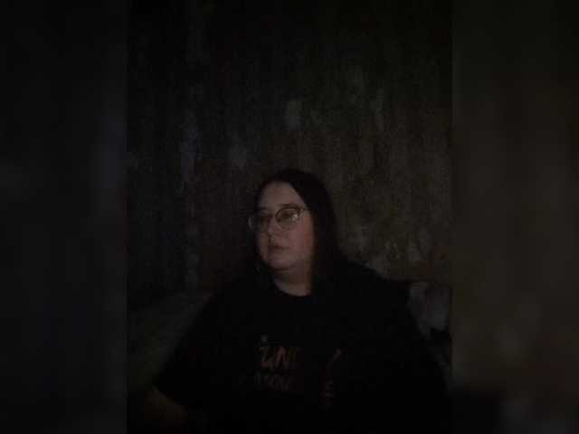 Linavia's BongaCams show and profile