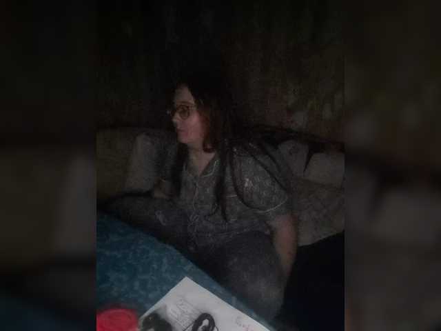 Linavia's BongaCams show and profile