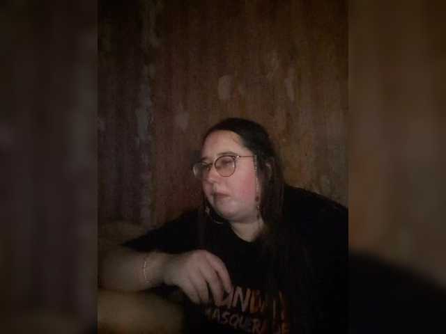 Linavia's BongaCams show and profile