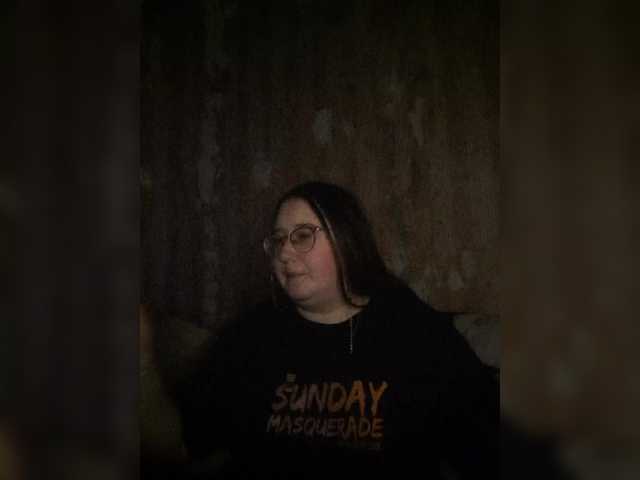 Linavia's BongaCams show and profile