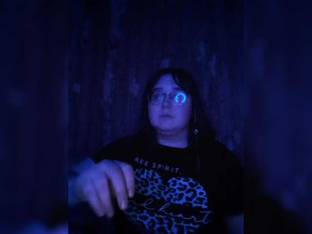 Linavia's BongaCams show and profile