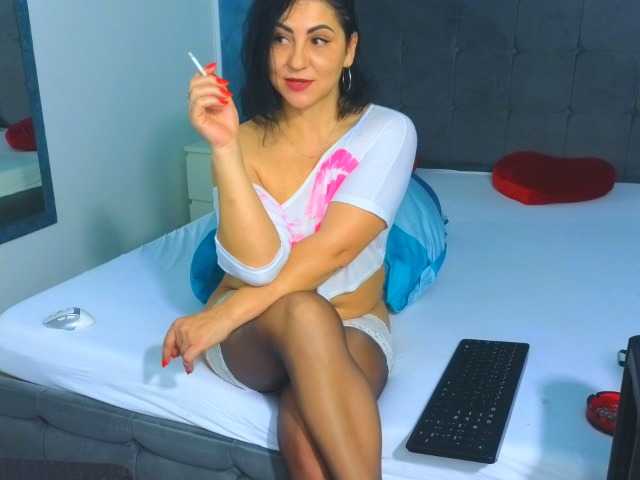 Yourhotmilf's BongaCams show and profile