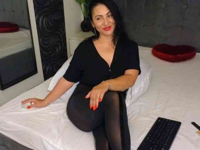 Yourhotmilf webcam