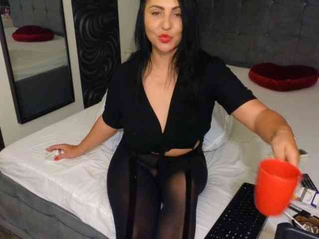 Yourhotmilf webcam