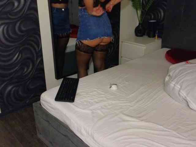 Yourhotmilf webcam