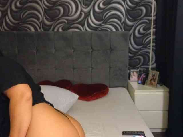Yourhotmilf webcam