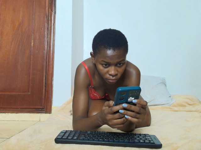 Nairobii's BongaCams show and profile