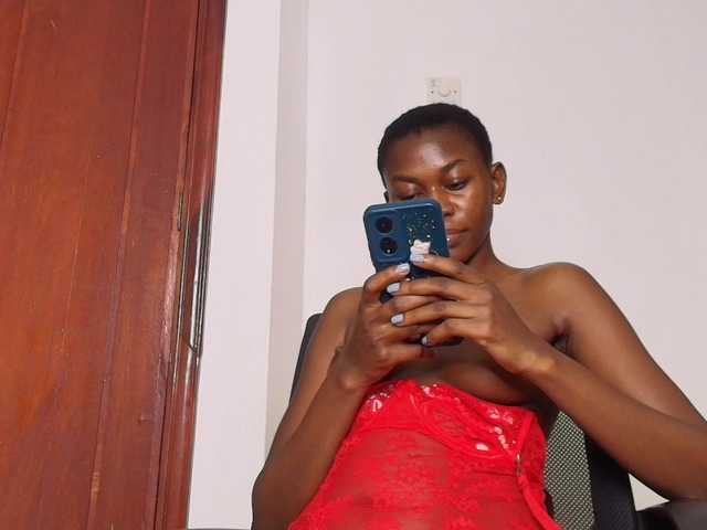 Nairobii's BongaCams show and profile