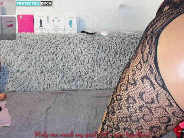 Lara-Croft_Cristan webcam