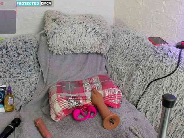 Lara-Croft_Cristan webcam