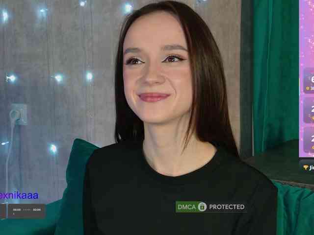 AlNikaaa webcam