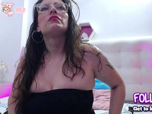 Horny-juliette webcam bongacams model stream image
