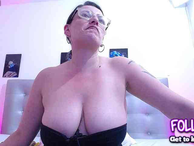 Horny-juliette webcam