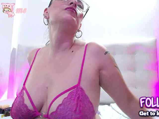 Horny-juliette webcam