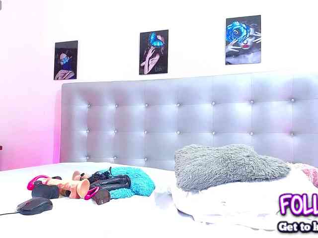 Horny-juliette webcam