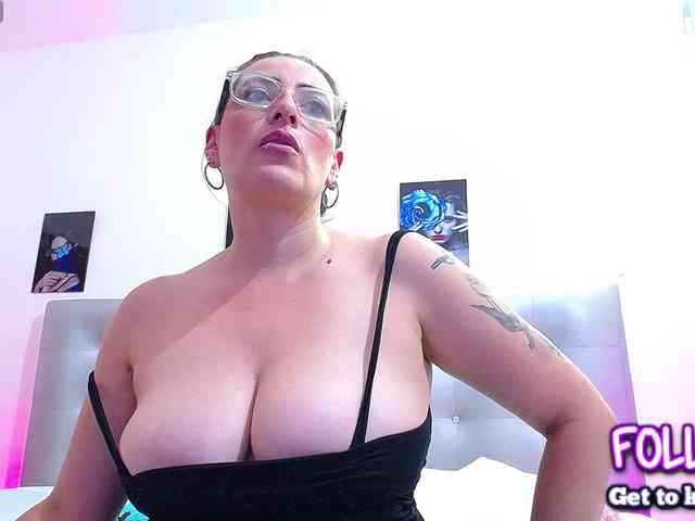 Horny-juliette webcam