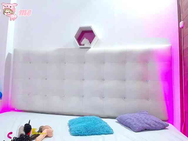 Horny-juliette webcam