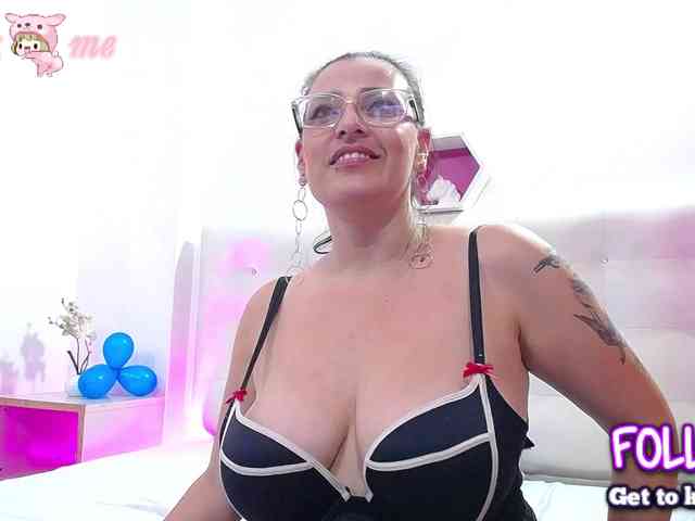 Horny-juliette webcam