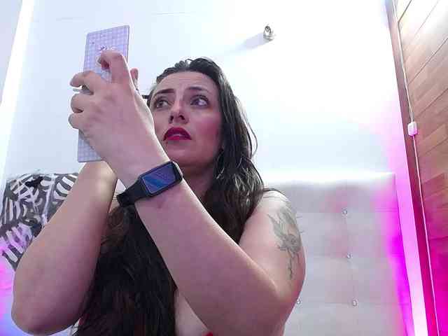 Horny-juliette webcam