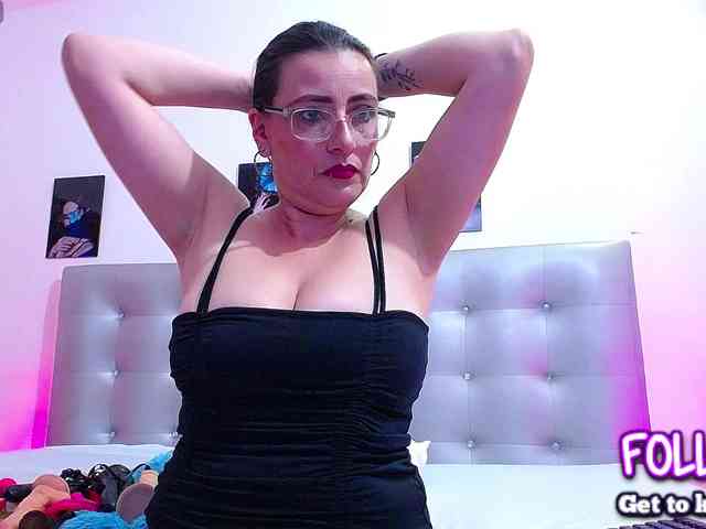 Horny-juliette webcam