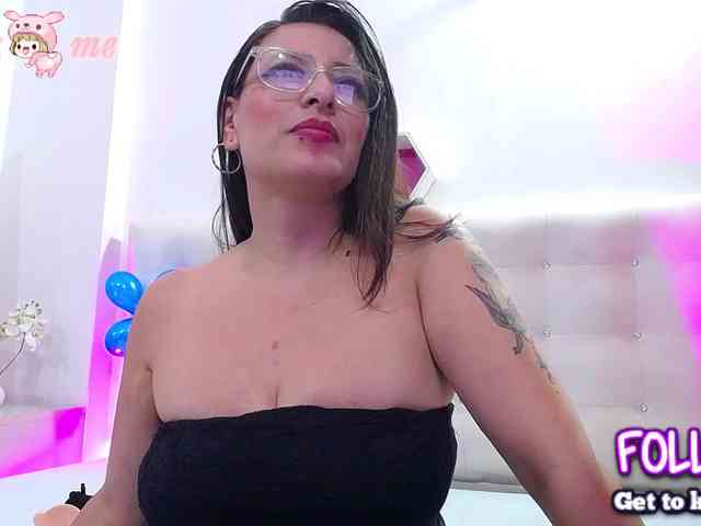 Horny-juliette webcam