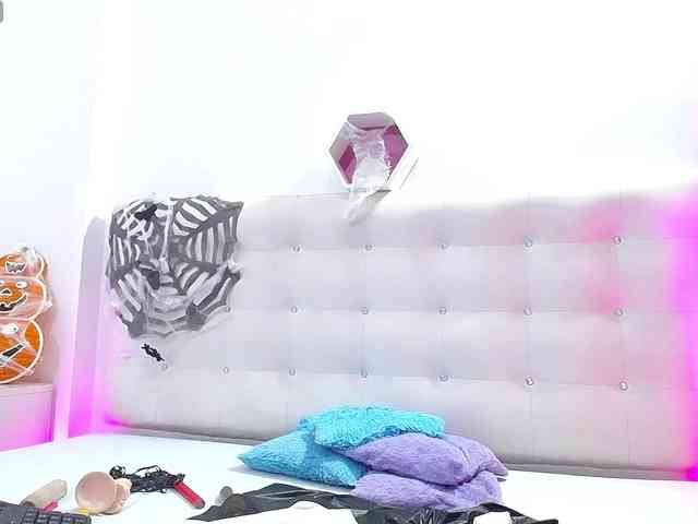 Horny-juliette webcam