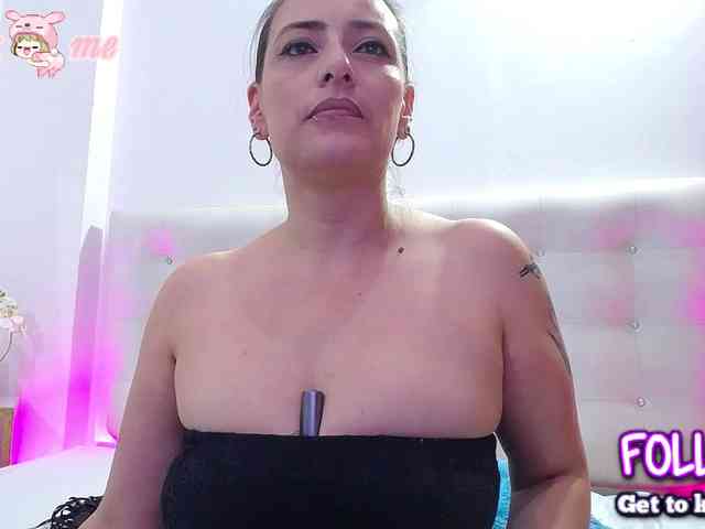 Horny-juliette webcam