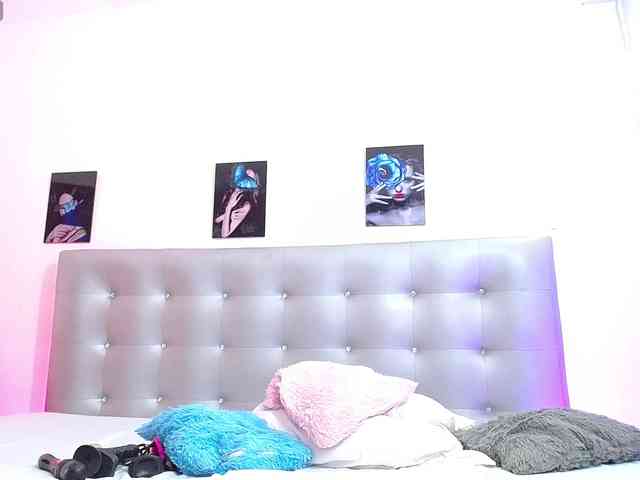 Horny-juliette webcam