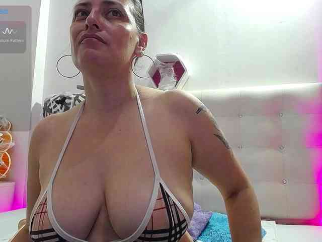 Horny-juliette webcam