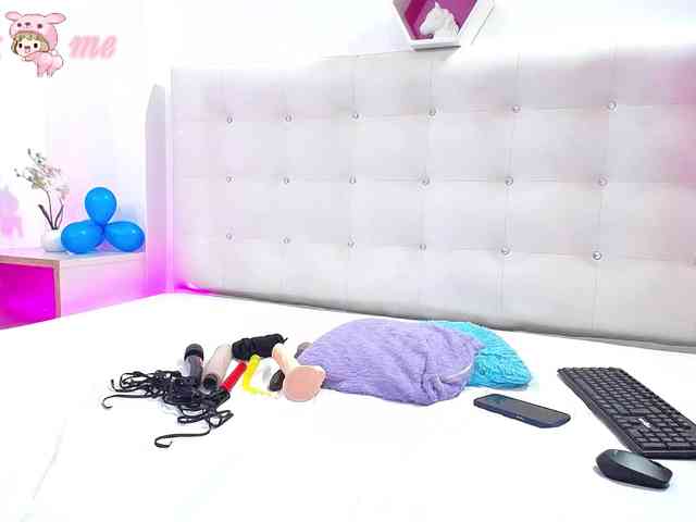 Horny-juliette webcam