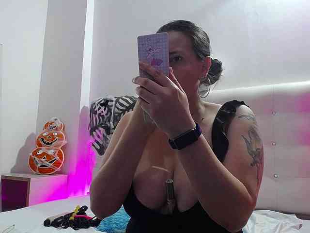 Horny-juliette webcam