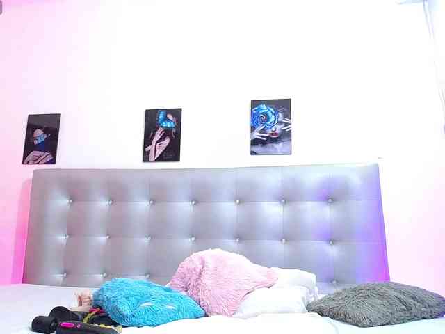 Horny-juliette webcam