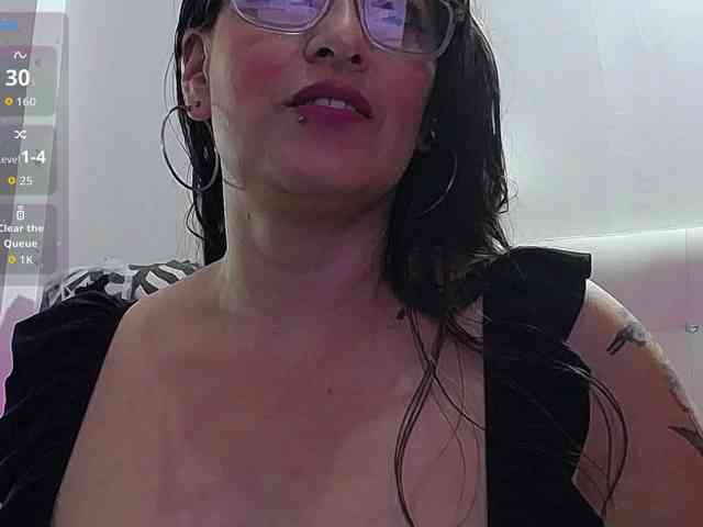 Horny-juliette webcam