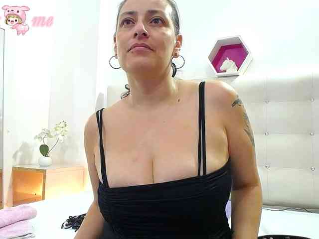 Horny-juliette webcam