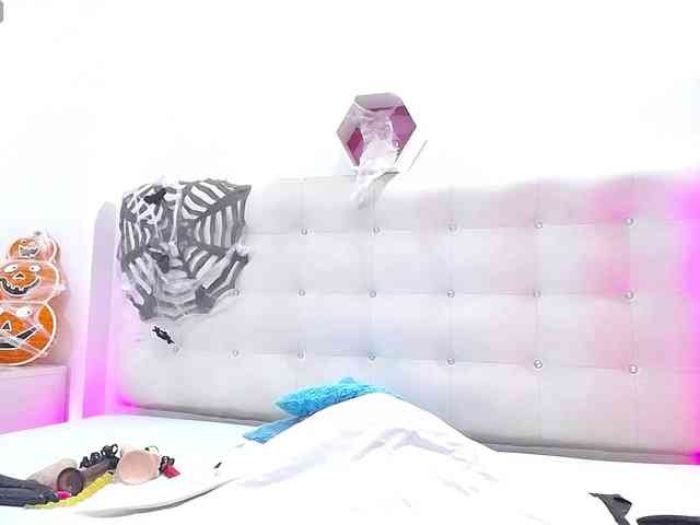 Horny-juliette webcam