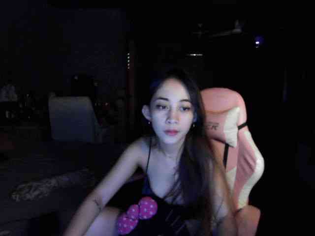 AllieSpankalot webcam