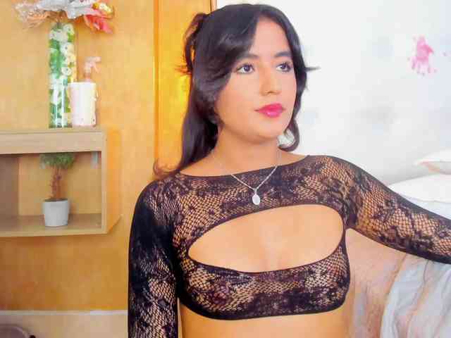 Emiily-Thompson Emiily-Thompson