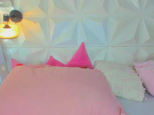 cutelatinaxxx's BongaCams show and profile