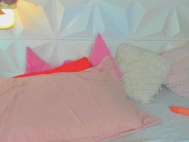 cutelatinaxxx's BongaCams show and profile