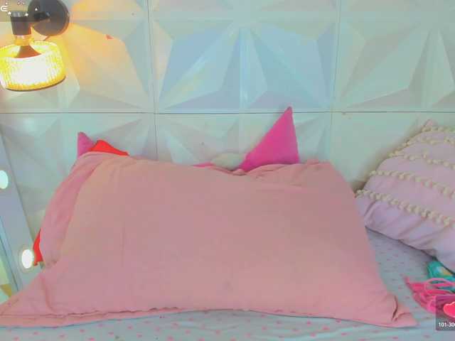 cutelatinaxxx's BongaCams show and profile