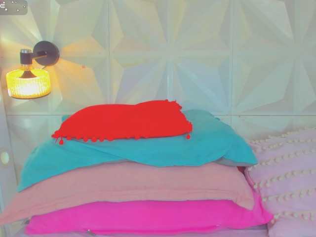 cutelatinaxxx's BongaCams show and profile