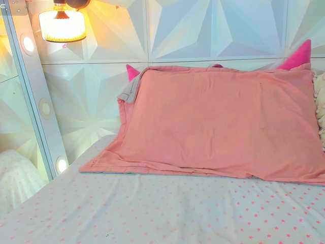 cutelatinaxxx's BongaCams show and profile