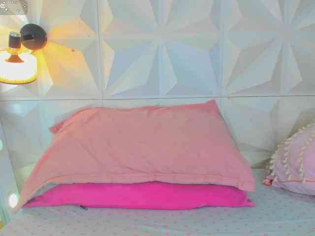 cutelatinaxxx webcam