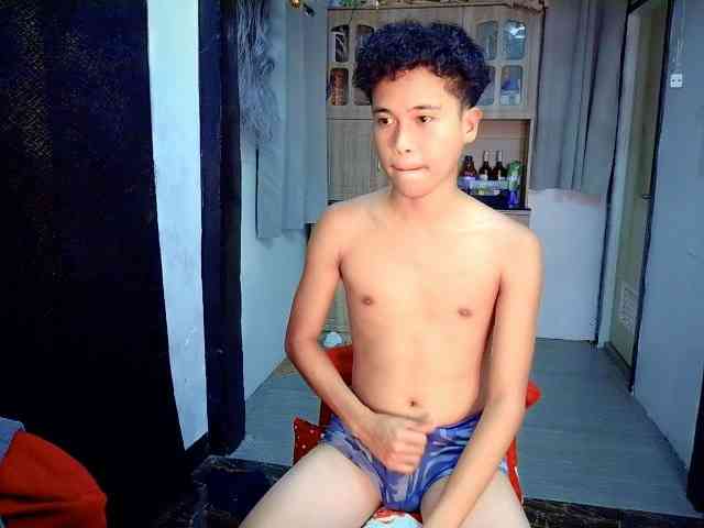 FeedmeUp21 Live Webcam on BongaCams